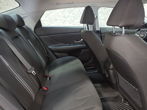 Certified 2025 Hyundai Elantra SEL image 12