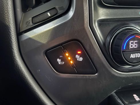 Used 2018 Chevrolet Silverado 1500 LT w/ Midnight Edition image 27