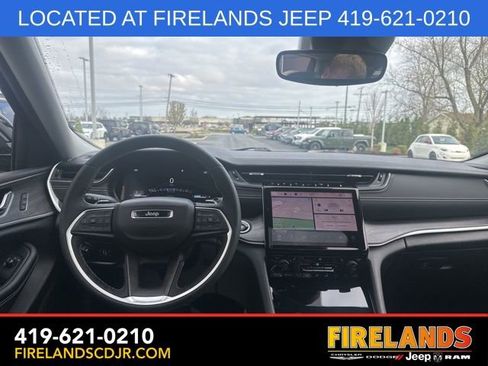 Used 2023 Jeep Grand Cherokee Limited image 7