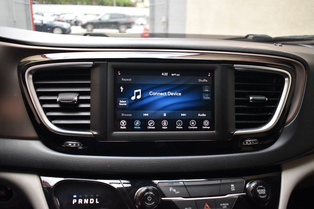 Used 2019 Chrysler Pacifica L FWD image 28