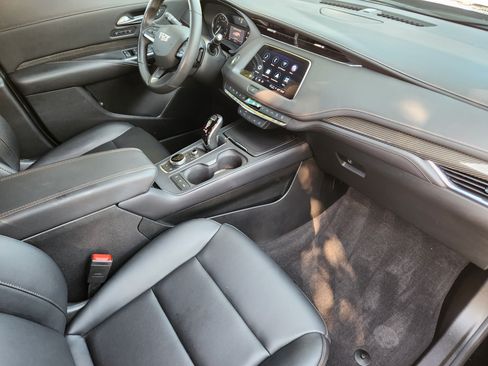 Used 2023 Cadillac XT4 Sport w/ LPO, Onyx Lite Package FWD image 17