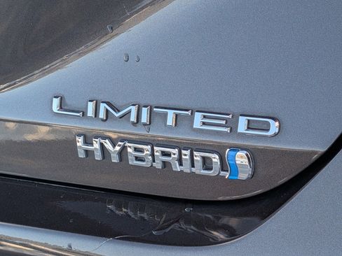 Used 2019 Toyota Avalon Limited image 9