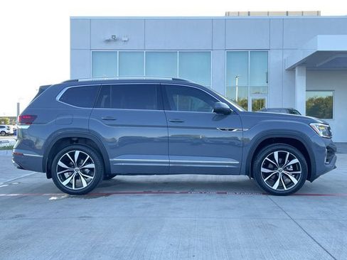 Used 2025 Volkswagen Atlas SEL Premium R-Line image 7