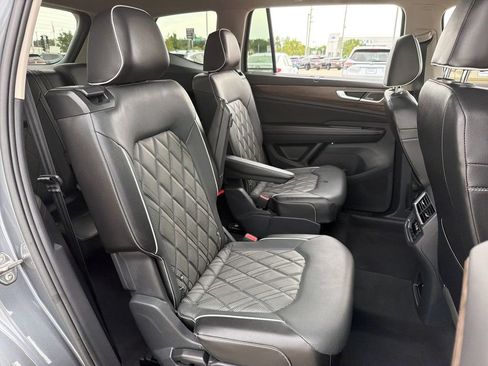 Certified 2024 Volkswagen Atlas SEL Premium R-Line AWD/4WD image 28