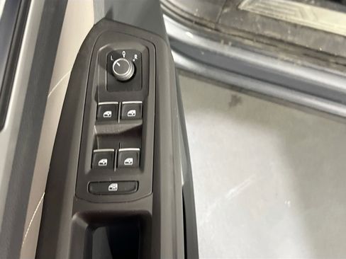 Used 2022 Volkswagen Atlas SEL R-Line image 18