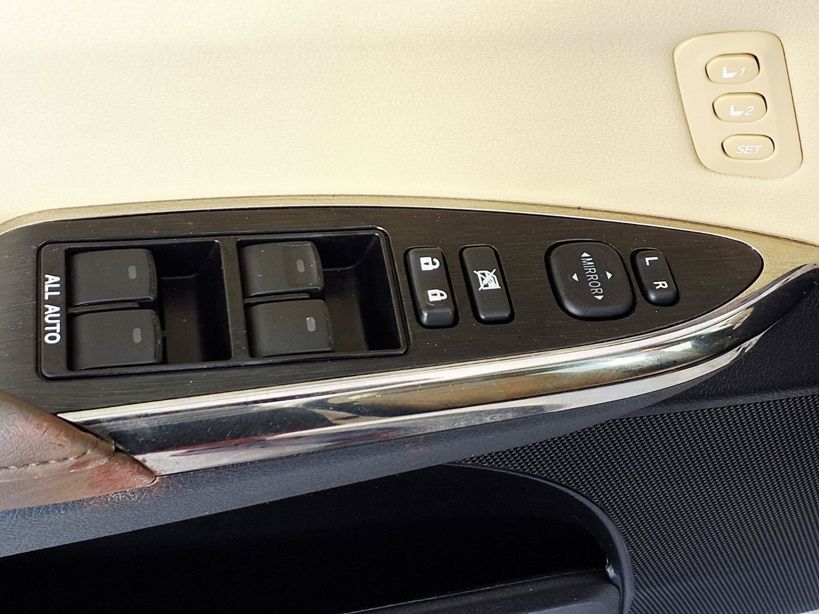 Used 2013 Toyota Avalon Limited FWD image 16