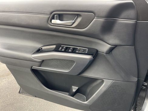 Certified 2023 Nissan Pathfinder SL AWD/4WD image 9