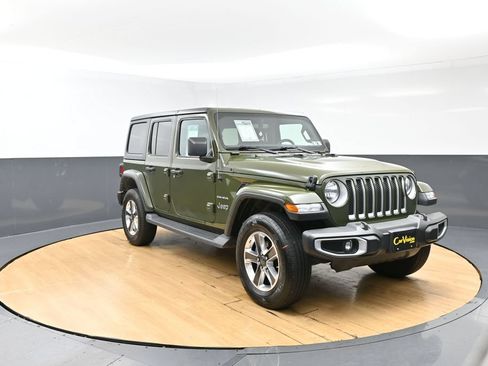 Used 2022 Jeep Wrangler Unlimited Sahara AWD/4WD image 9