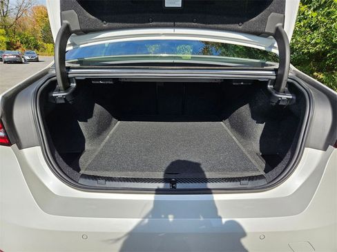 Used 2024 BMW 540i xDrive w/ Premium Package image 22