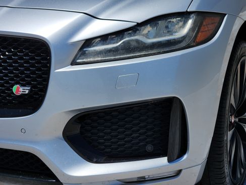 Used 2017 Jaguar F-PACE S AWD/4WD image 10