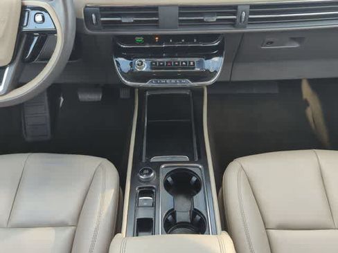 Used 2023 Lincoln Corsair FWD image 24