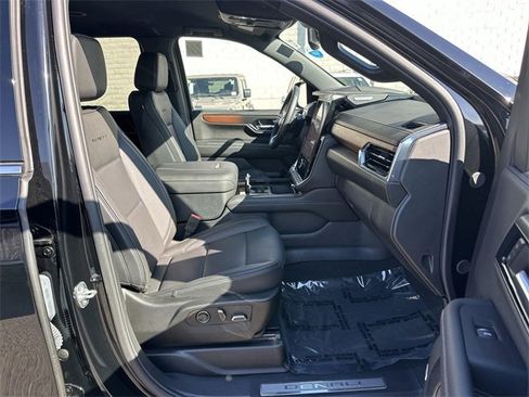Used 2025 GMC Yukon XL Denali image 27