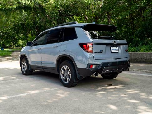 Certified 2022 Honda Passport TrailSport image 7