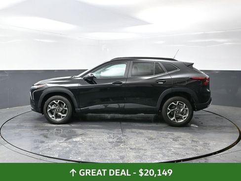 Used 2025 Chevrolet Trax LT image 11