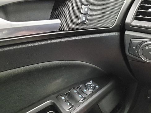 Used 2018 Ford Fusion SE w/ Equipment Group 201A FWD image 27