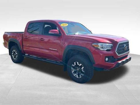 Used 2019 Toyota Tacoma TRD Off-Road AWD/4WD image 8