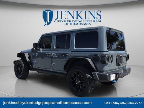 Used 2024 Jeep Wrangler Unlimited Sahara AWD/4WD image 7
