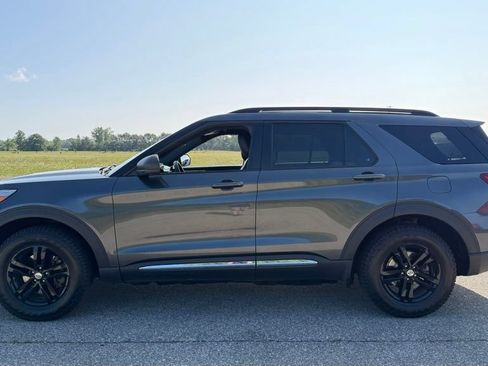 Used 2020 Ford Explorer XLT w/ Equipment Group 202A AWD/4WD image 5