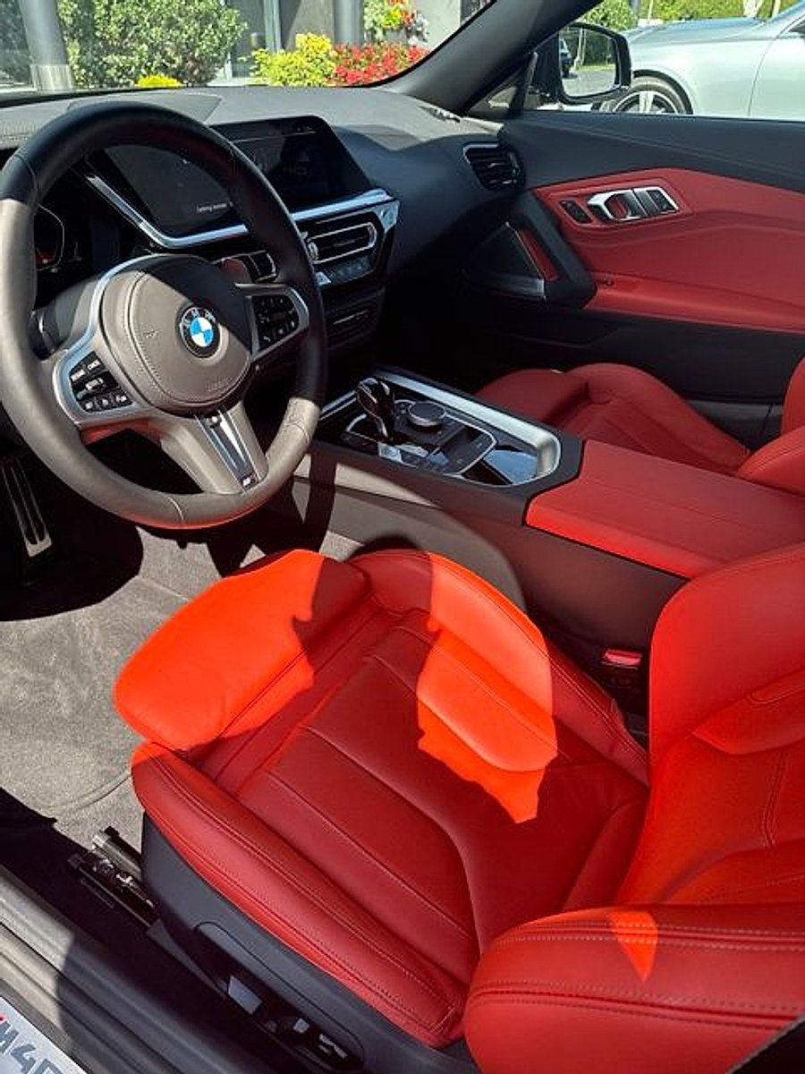 Used 2022 BMW Z4 M40i w/ Premium Package RWD image 5