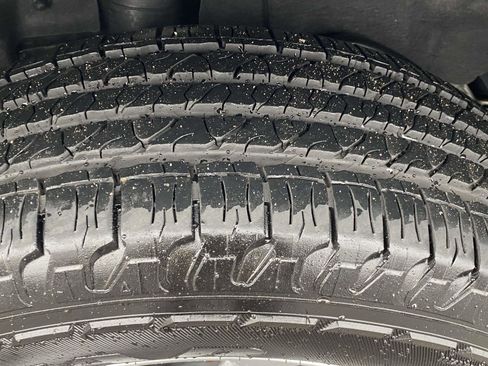 Certified 2024 Jeep Grand Cherokee Laredo image 22