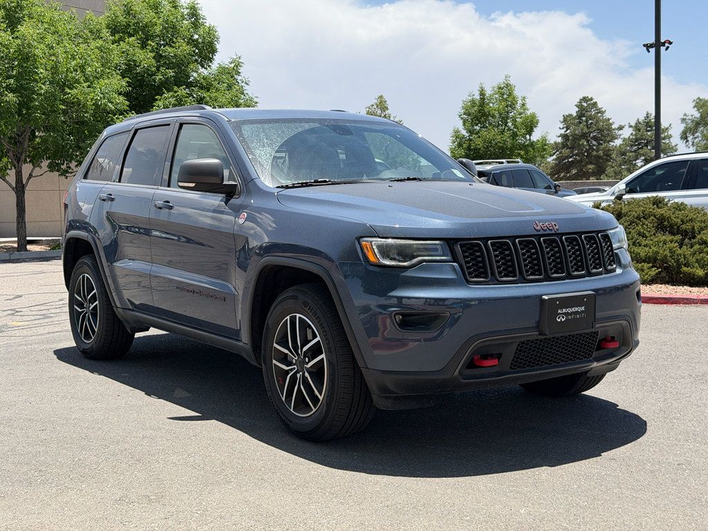 Used 2019 Jeep Grand Cherokee Trailhawk w/ Trailhawk Luxury Group AWD/4WD image 3