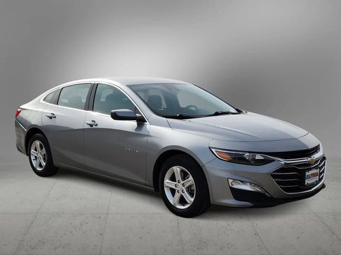 Used 2024 Chevrolet Malibu LT image 2