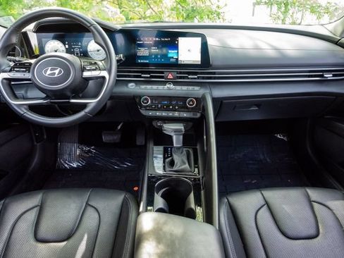 Certified 2025 Hyundai Elantra Limited FWD image 27