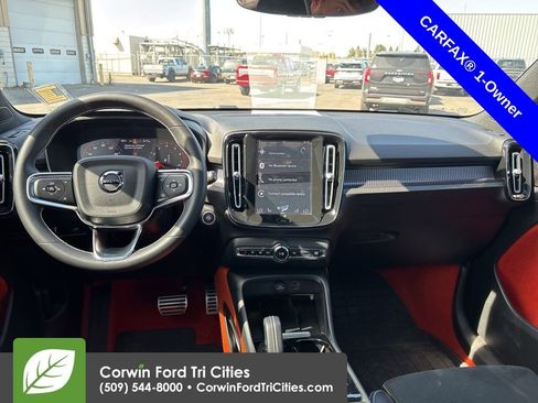 Used 2021 Volvo XC40 T5 R-Design image 13