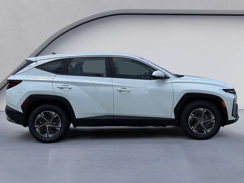 New 2026 Hyundai Tucson Blue SE FWD image 6