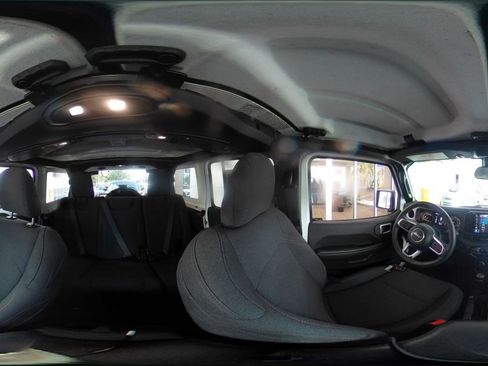 Used 2025 Jeep Wrangler Sahara AWD/4WD image 42