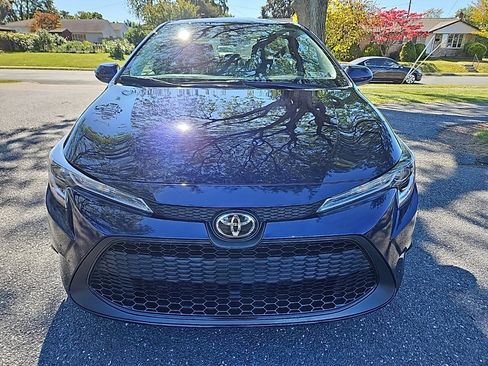 Used 2022 Toyota Corolla LE image 2