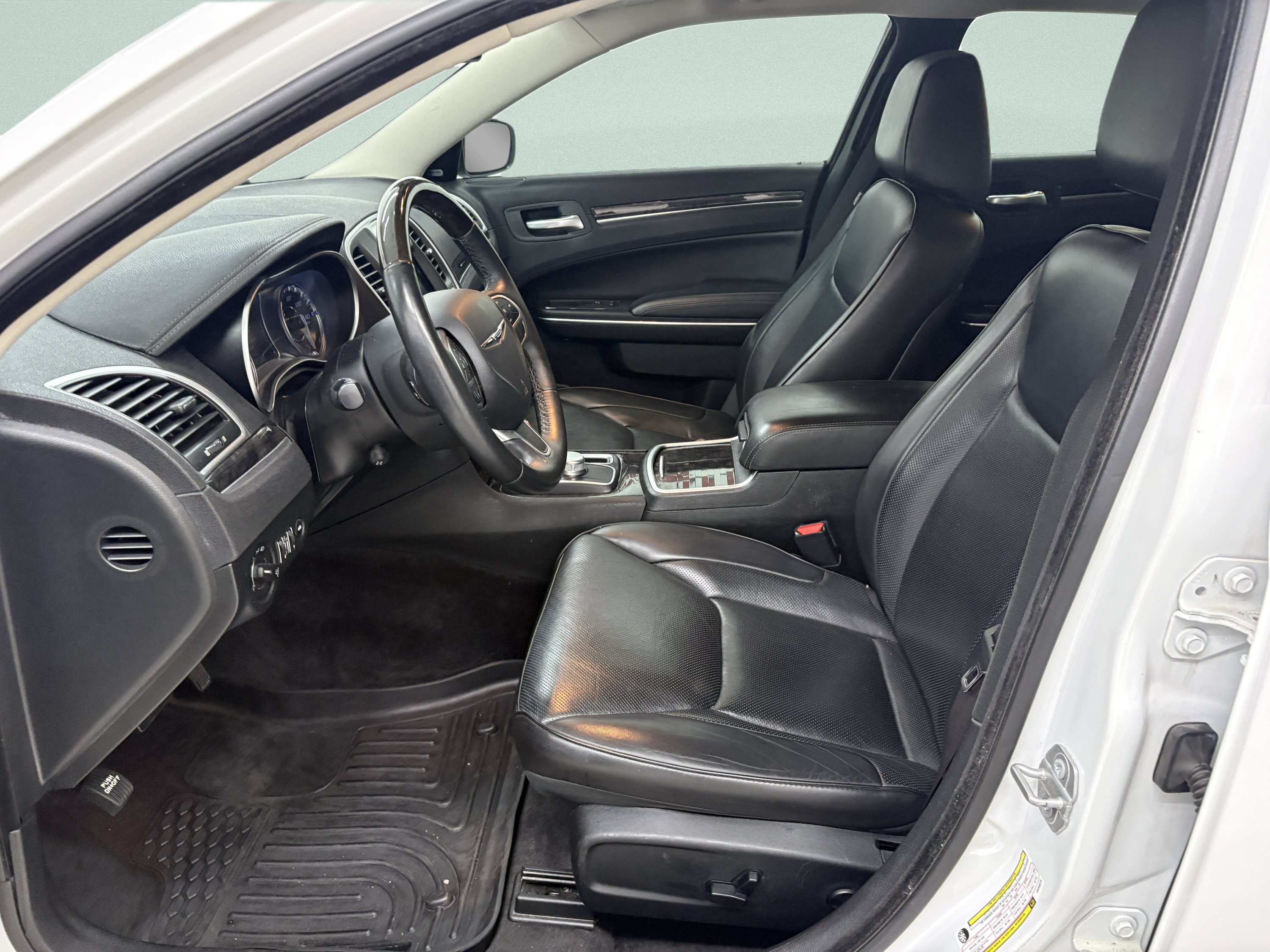 Used 2018 Chrysler 300 Limited AWD/4WD image 10
