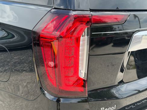 Used 2024 GMC Yukon XL Denali w/ Denali Reserve Package AWD/4WD image 11