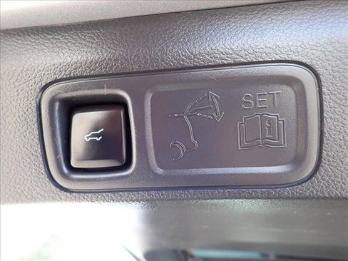 Used 2023 Ford Expedition XLT image 10