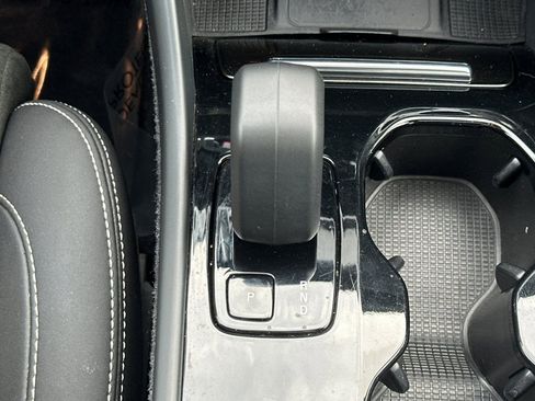 Certified 2023 Volvo XC40 Recharge Plus image 25