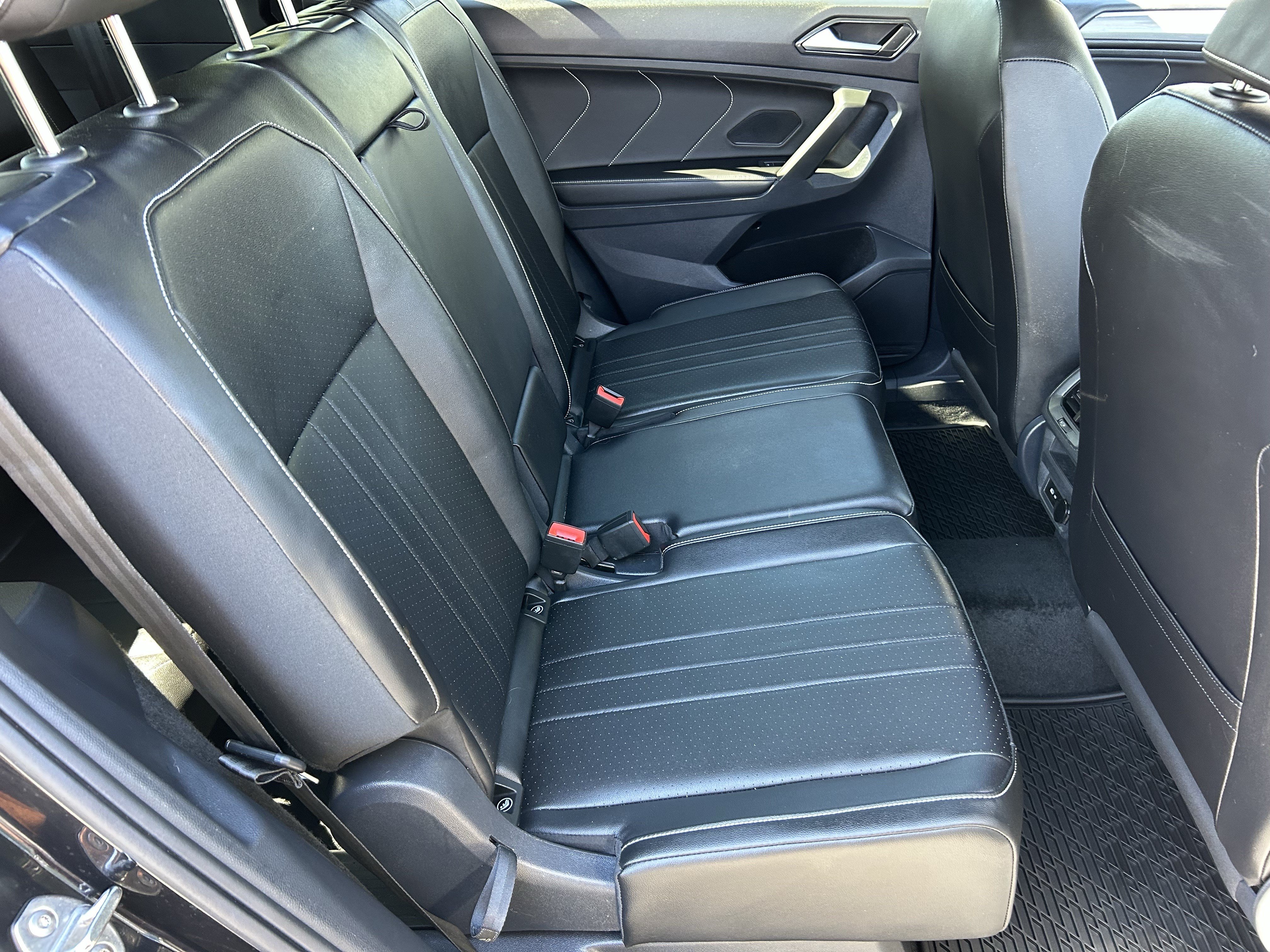 Used 2024 Volkswagen Tiguan SE R-Line FWD image 11
