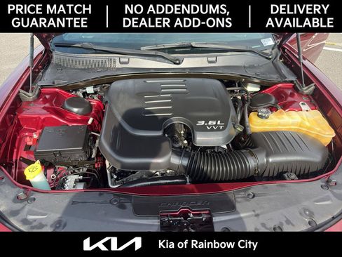 Used 2019 Dodge Charger SXT w/ Blacktop Package RWD image 10