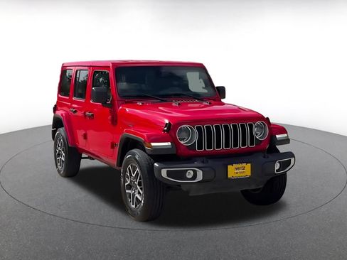 Used 2025 Jeep Wrangler Unlimited Sahara AWD/4WD image 7