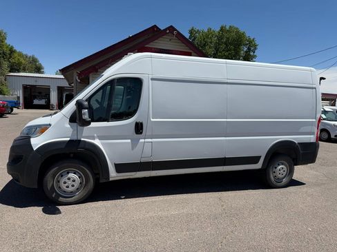Used 2023 RAM ProMaster 2500 FWD image 2