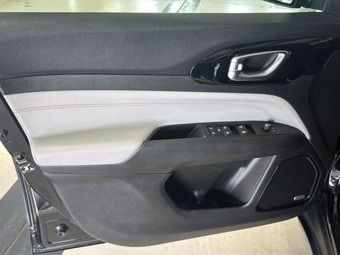 Used 2022 Jeep Compass Limited w/ Sun and Sound Group image 12