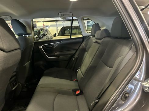 Used 2022 Toyota RAV4 LE image 22