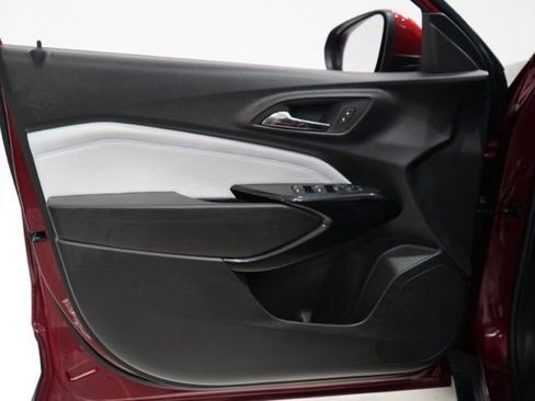 Used 2025 Chevrolet Trax LT image 19