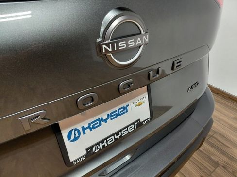 Used 2025 Nissan Rogue SV image 10
