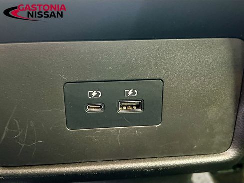 Used 2023 Nissan Rogue SV image 31