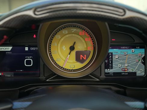 Used 2021 Ferrari F8 Tributo RWD image 7