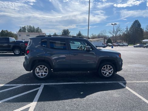 Used 2018 Jeep Renegade Latitude w/ Cold Weather Group image 7