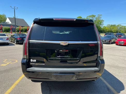 Used 2017 Cadillac Escalade Premium Luxury AWD/4WD image 6
