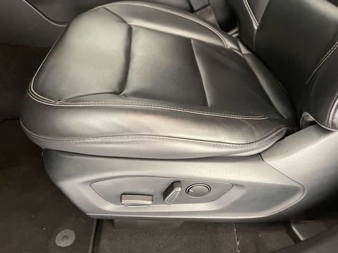 Used 2022 Ford Explorer XLT w/ Equipment Group 202A AWD/4WD image 12