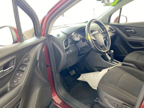 Used 2021 Chevrolet Trax LS AWD/4WD image 27