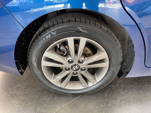 Used 2018 Hyundai Elantra SEL w/ Cargo Package FWD image 9